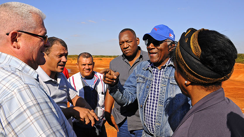 Salvador Valdés Mesa, verifica obras del canal trasvase