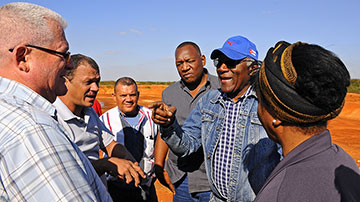 Salvador Valdés Mesa, verifica obras del canal trasvase