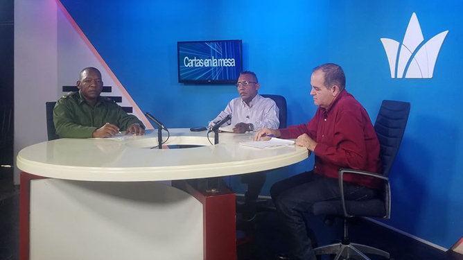 Cartas en la Mesa, programa de TVA