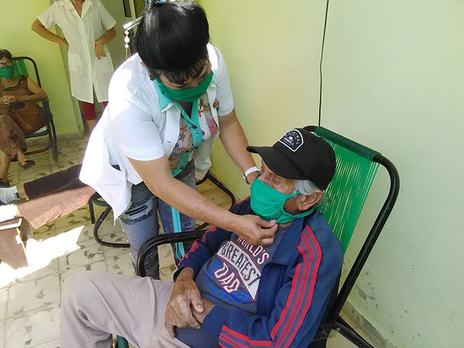 enfermera y abuelo