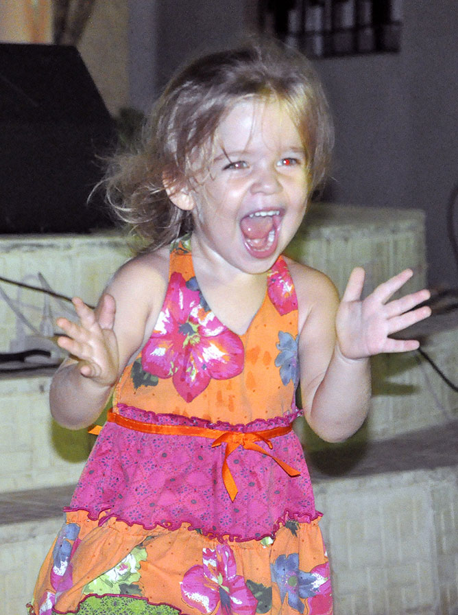 niña feliz