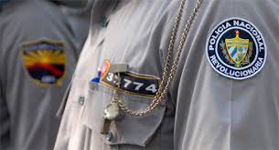 policías