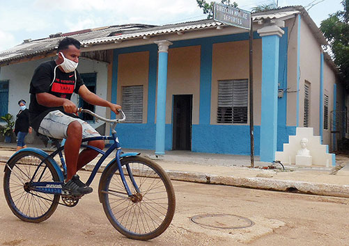  hombre en bici