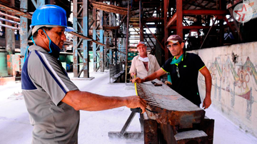 Trabajadores del central Ecuador