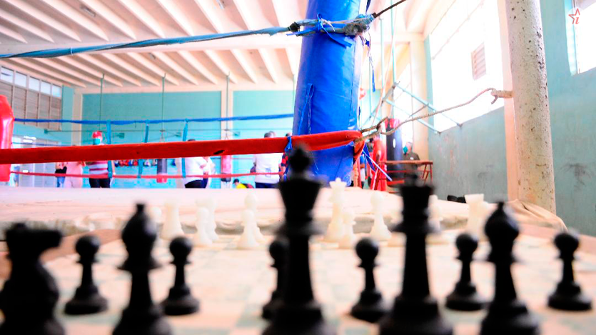Ajedrez y boxeo: Gimnasio de boxeo en la EIDE