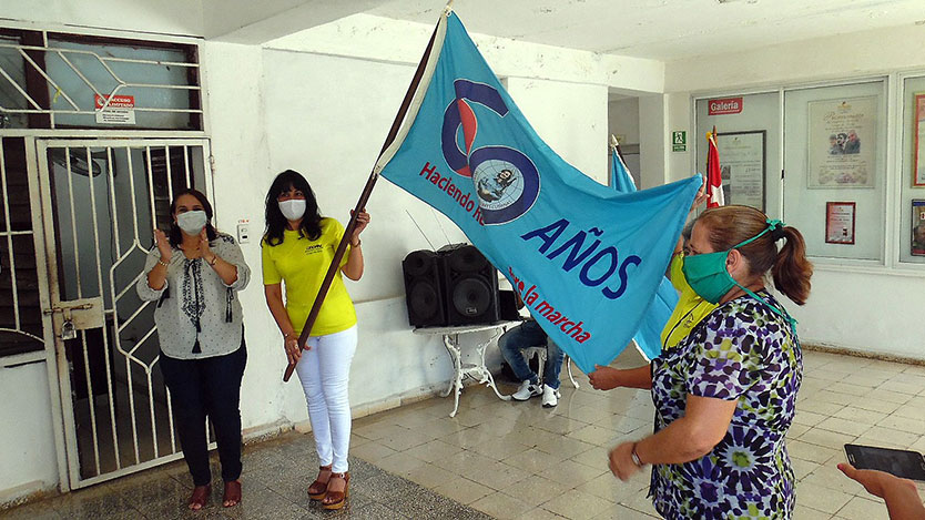 Mujeres con bandera