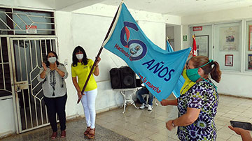 Mujeres con bandera