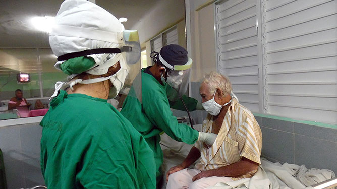 médicos y paciente