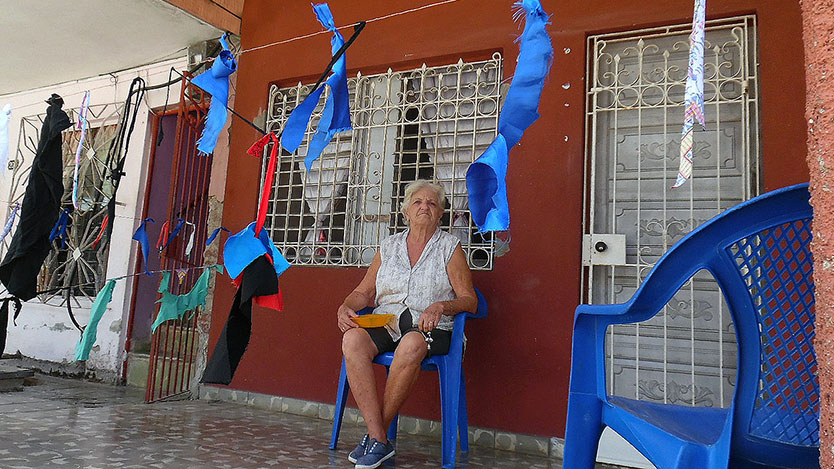 mujer sentada