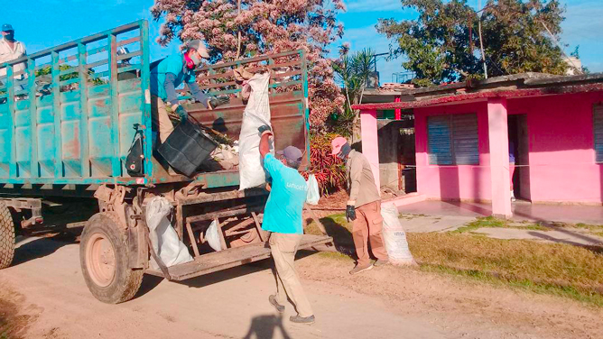 Majagua, trabajador de Servicio Comunales