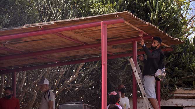  joven pintando
