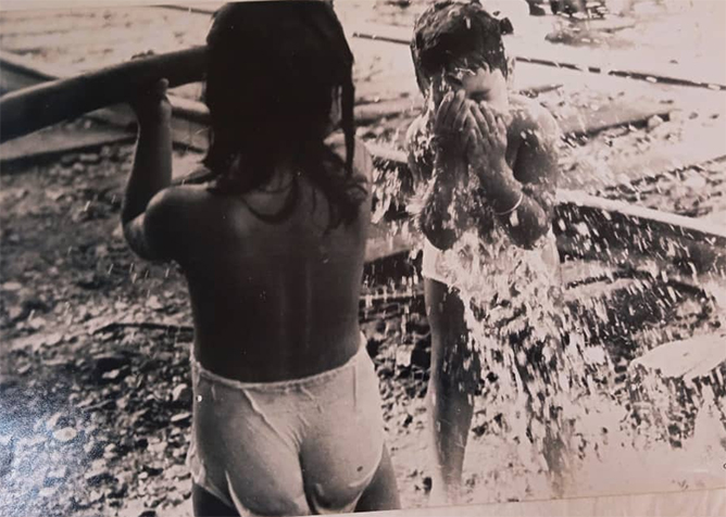  niñas bañandose