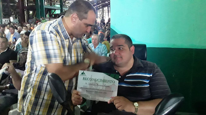 Reconocimiento a azucareros Ciro Redondo