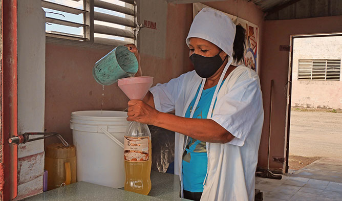  trabajadora alimentaria