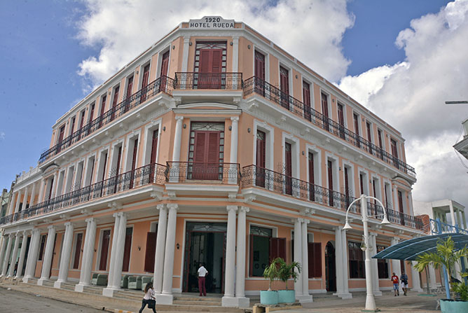  hotel