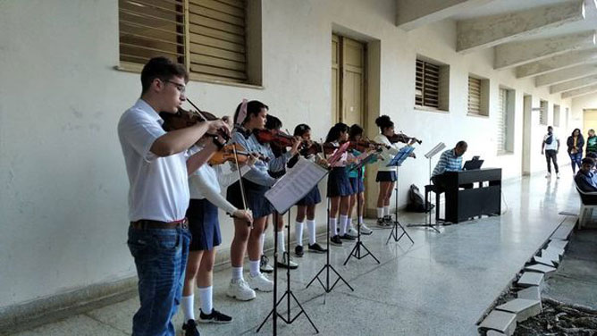 Estudiantes música de la Escuela de Arte Ñola Sahíg Saínz