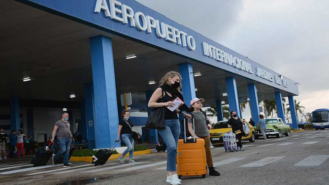  aeropuerto jardines rey