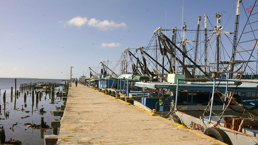 La reparación del muelle proporciona mejores condiciones para maniobrar la flota y efectuar los mantenimientos que demandan las embarcaciones jucaro 03