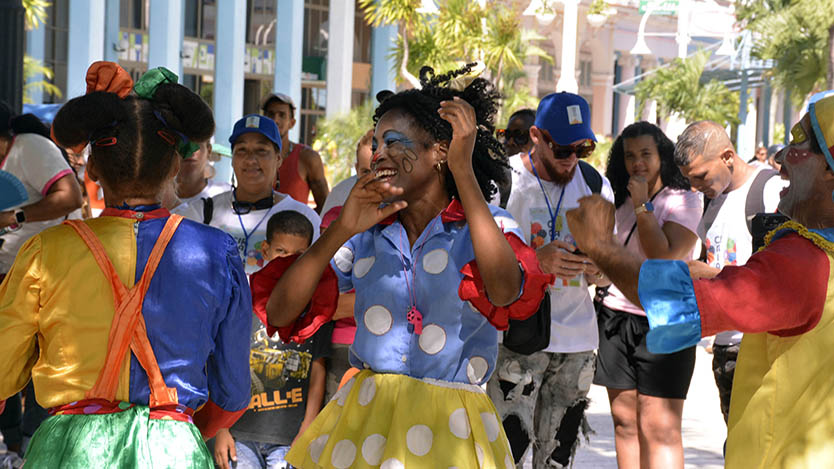 “Es mujer copia feliz de cuánto hay de animado y de bello” mujer