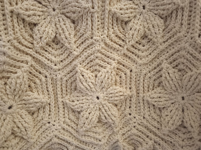 Bolso de la legendaria Narmen Arzola Castro, tejido a crochet (con aplicación de granny en 3D) salon4