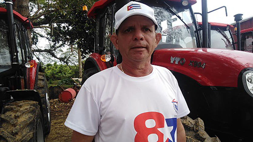 William: “Una de nuestras fortalezas es la herencia porque el conocimiento trasmitido de generación en generación nos da más ímpetu para mantener la tradición tabacalera”. Foto: José Luis