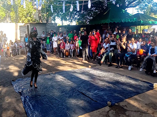 Un vestuario con nylons representa 