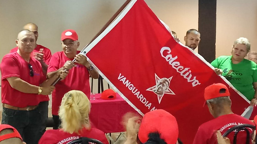 El colectivo avileño de Transcontenedores entre los homenajeados tras ganar la condición de Vanguardia Nacional por su gestión integral en 2025. Foto: Sulema Véliz Pina