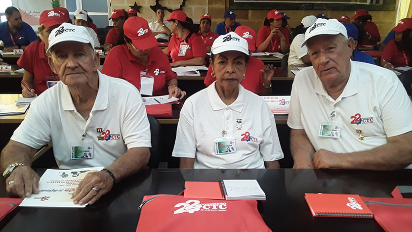 De izquierda a derecha: Publio, Verania y Renán, Héroes y Heroína del Trabajo. Fotos: José Luis
